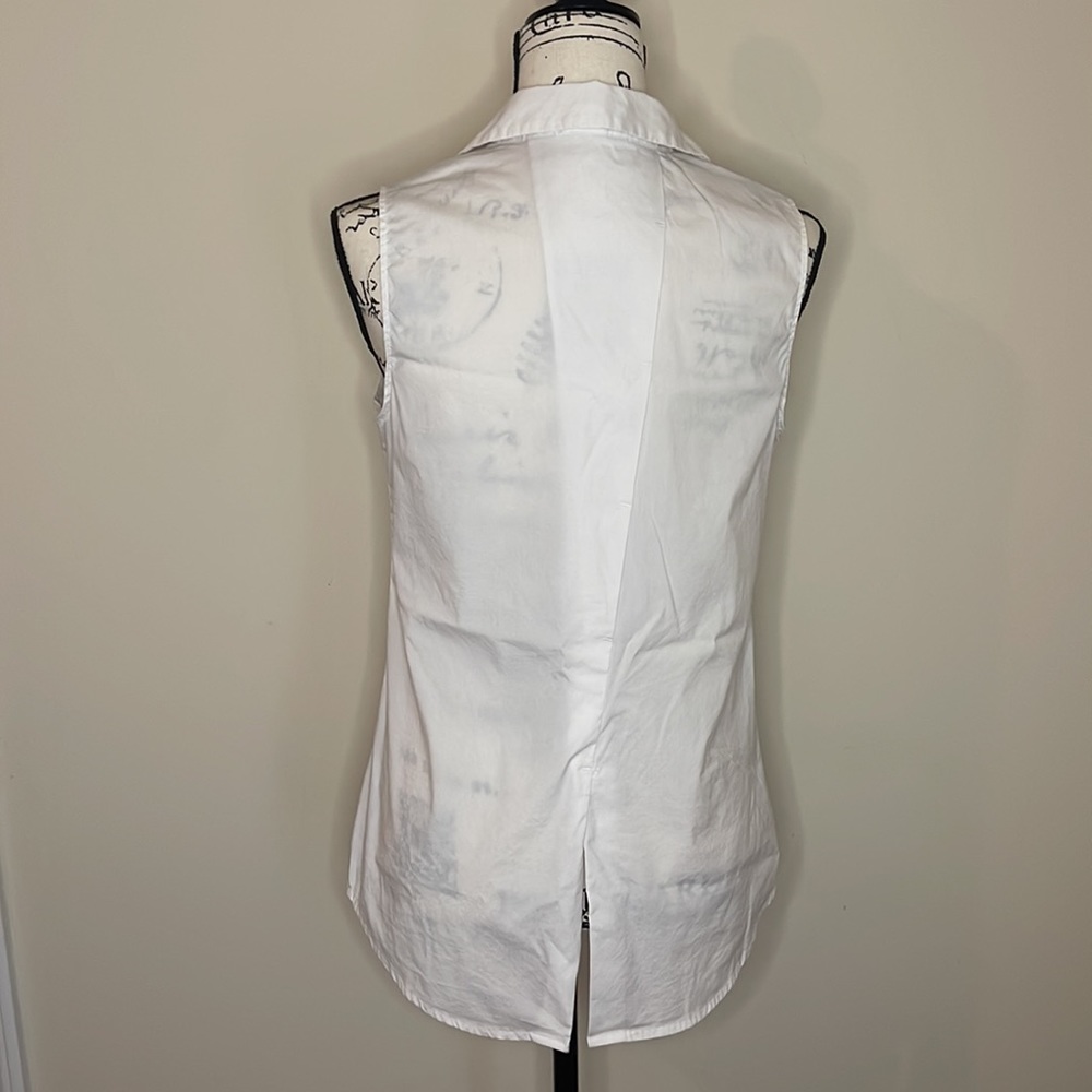 Sleeveless button down blouse - Picture 2 of 8